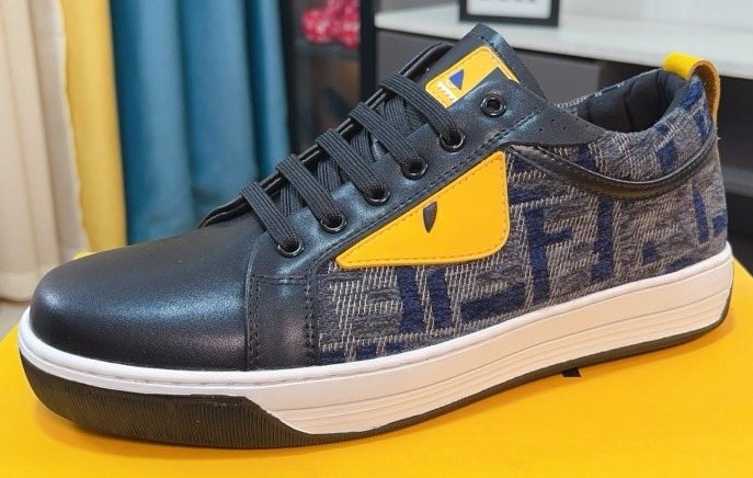 FENDI Patterned Panel Low-Top Sneakers — front