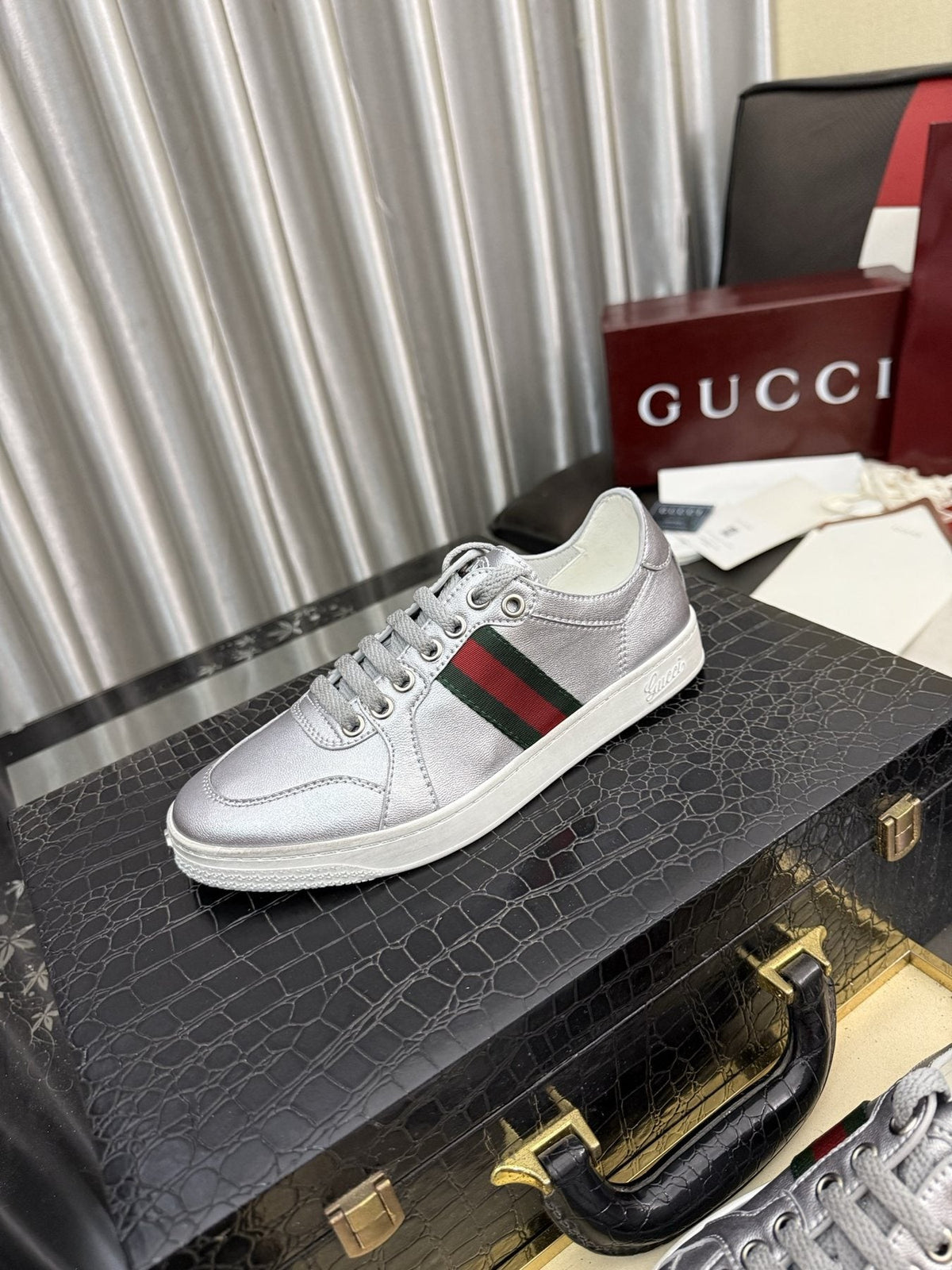 GUCCI Stripe Low-Top Sneakers — front