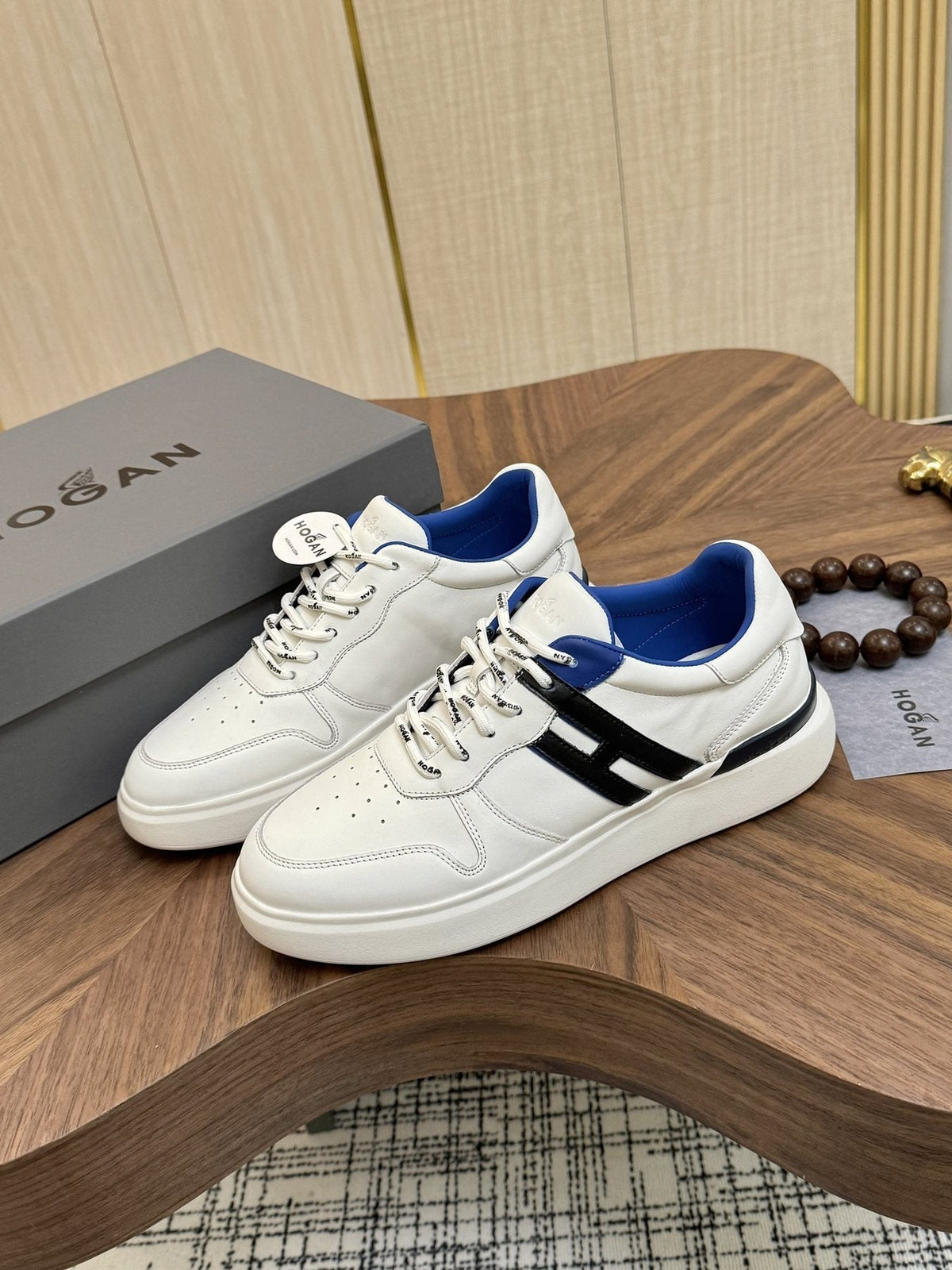 Hogan H580 Color-Block Low-Top Sneakers — front